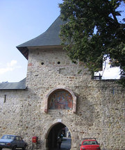 Manastirea Bistrita, o manastire si o biserica vie