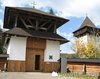 Manastirea Humor - Intrarea centrala si Turnul Clopotnita 