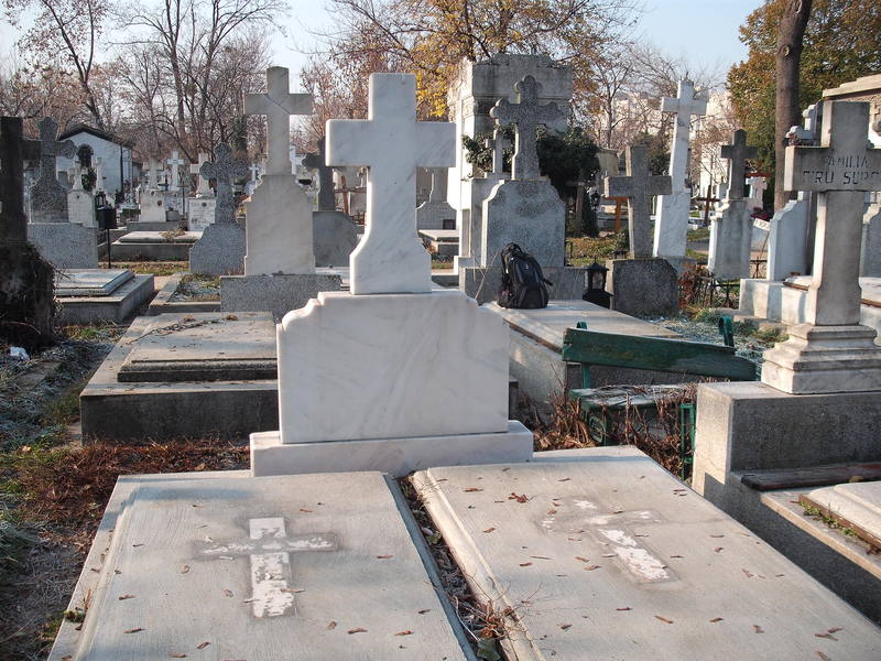 Vand 2 locuri veci in Cimitirul Bellu Ortodox