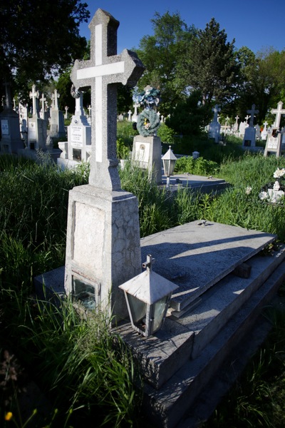 Loc de veci cripta dubla in cimitirul Eternitate 2000 Euro negociabil