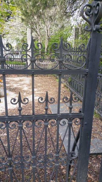 Vand un loc de veci 7x3.5 m Cimitirul Sf Constantin Braila