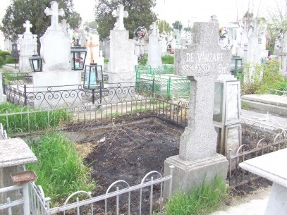 Vand loc de veci cu 2 gropi - Cimitirul Reinvierea