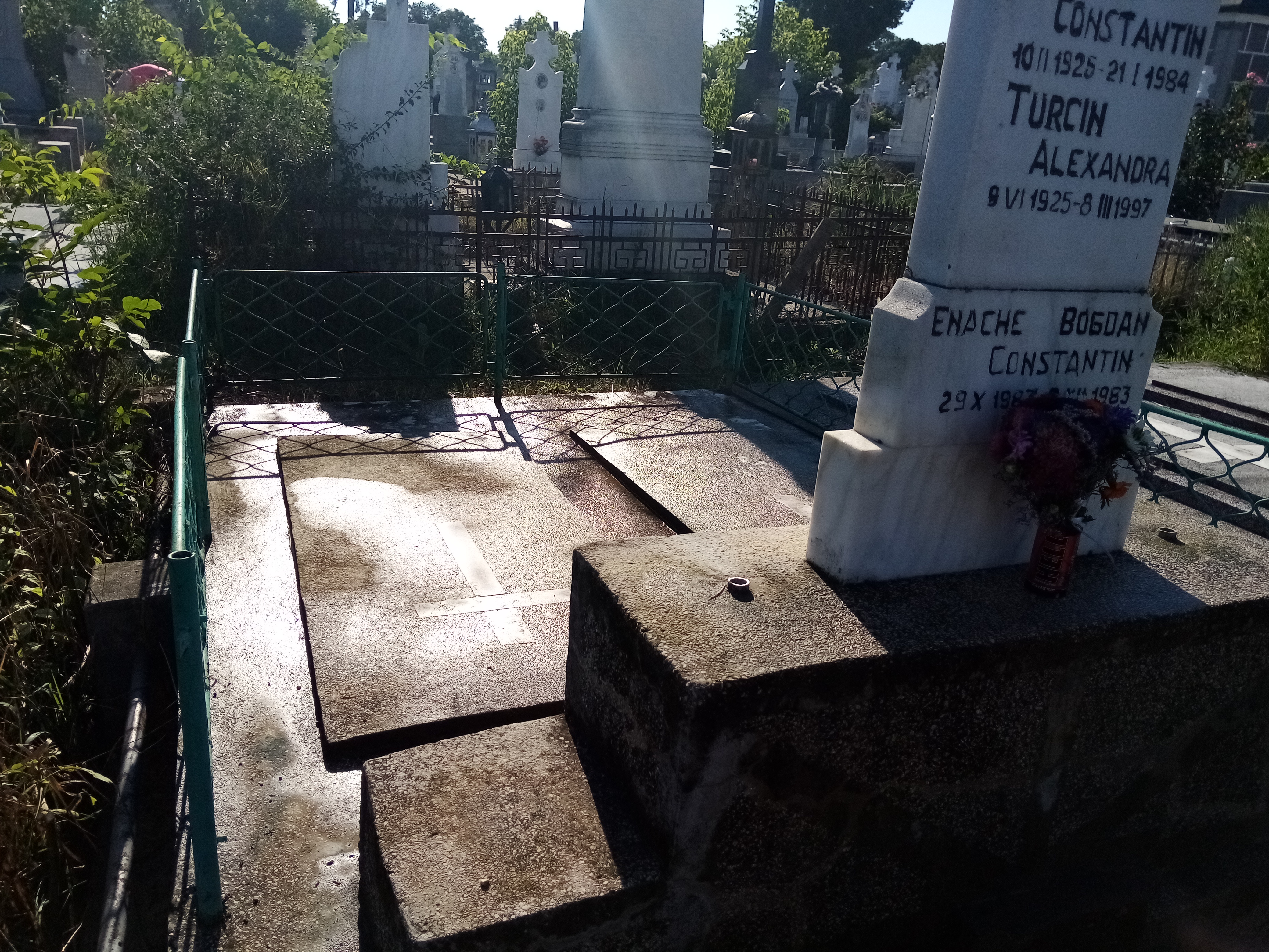 2 locuri de veci cimitir ungureni Craiova