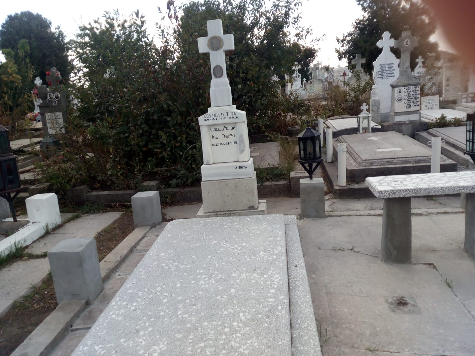 Două cripte amenajate pe 15 m², în Cimitirul Central Constanța.