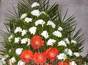 Coroana funerara din crizanteme albe si gerbera rosie
