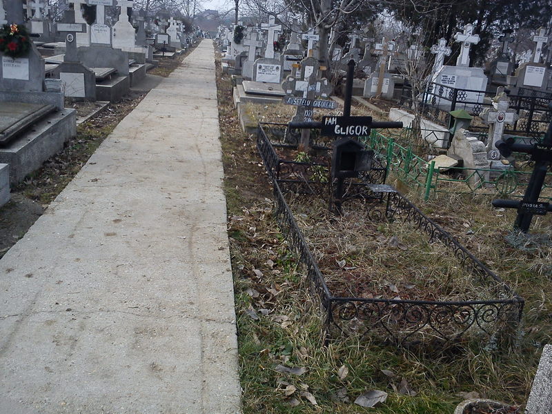 Loc de veci Cimitirul Straulesti 2